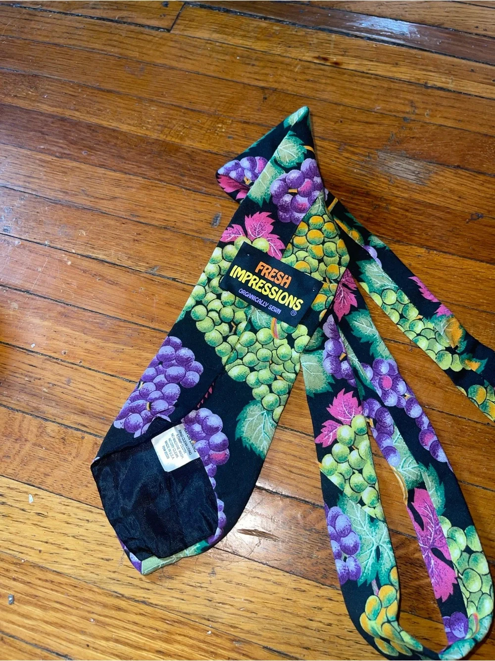 Fresh Impressions Black Grapevine Grape Leaves & Grapes Necktie/Tie